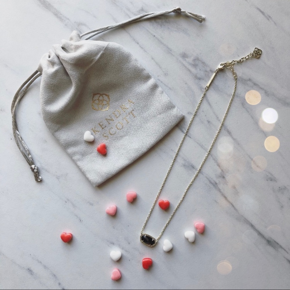 FREE Kendra Scott Valentines Day Giveaway 🖤🖤🖤 - Picture 2 of 2